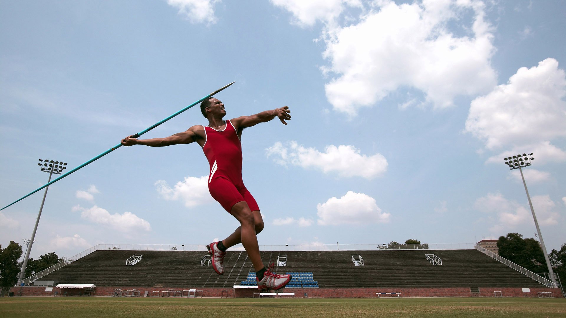 AIYOUXI.COM-赛场变魔术：运动员的奇异花式击球，魔术表演球